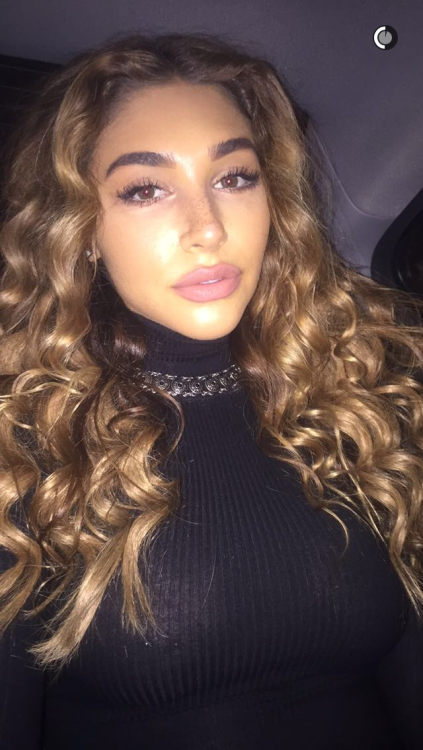 fashionistasrus:  @g0ldenmermaid