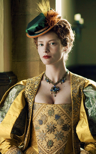 Avatars 400x640Sienna Guillory, in The Virgin Queen (2005)