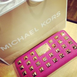 highheelsandciroc:  wufaps:  it was 50% off…and the last one ;A; #sohappy #michaelkors  ✿ 