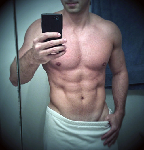 biblogdude:  Would love to lick that straight cock!