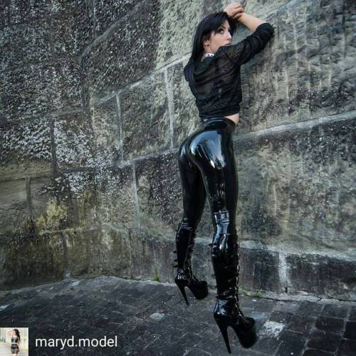 Credit to @maryd.model : So now you can sleep and dream of that #latexass :p #latex #latexmodel #lat