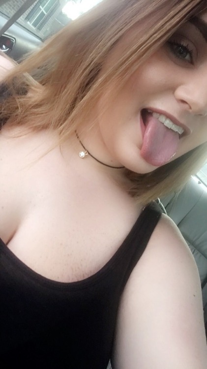 sluttyprincessss:  Reblog if you want to ruin my face 💕😋 message me  Unf I’d love to finish on these tits and face