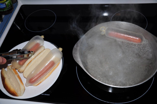 peoplegettingreallymadatfood:   This is probably the worst thing I’ve ever seen, and I’ve seen people die.
