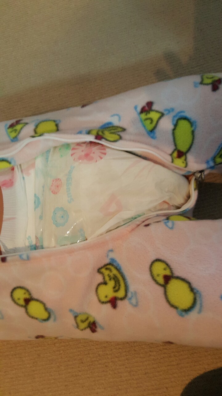 diapers4eva:  qld-daddy:   After gracie’s nap she had some lunch and a bottle of