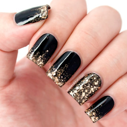 mikrijo:  Glitter Ombré Tutorial—Quick Nails! on We Heart It. http://weheartit.com/entry/75965595/via/WinkAndBlush 