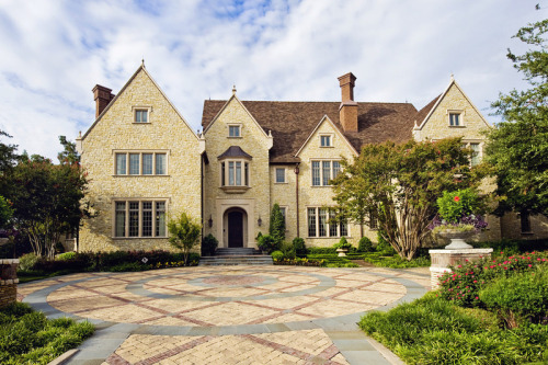 Beautiful English Tudor in Dallas!