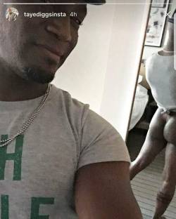 iconicbaits:  exposethejocks:  deejpluto:  Taye Diggs  Lol what  One happy bottom