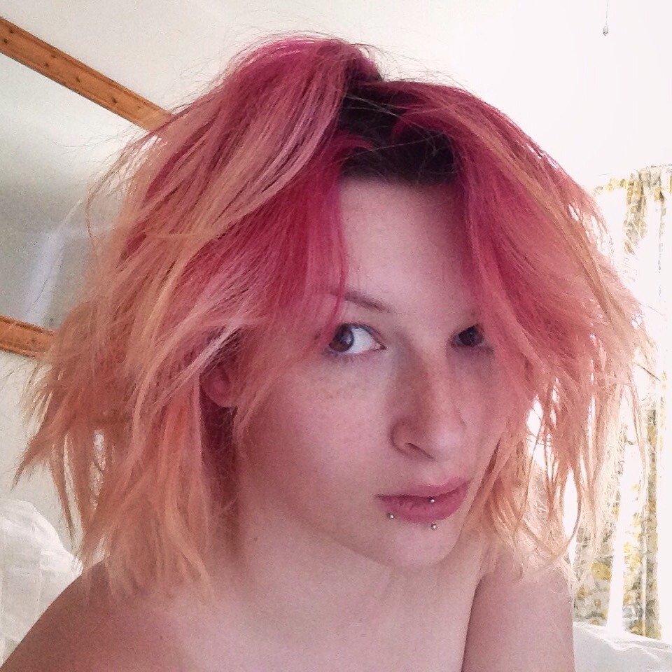lost-lil-kitty:  As promised my out of control morning hair!!