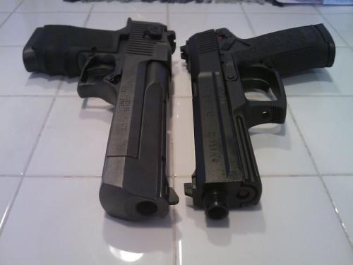 gunrunnerhell:  Big… The infamously large Desert Eagle, next to the H&K Mark 23, an equally massive handgun. The Mark 23 performs extremely well but was considered too big by many user; especially in the military. It’s miniature version is the