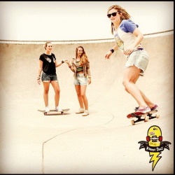 skate-girlz:  Skate Girl http://skate-girlz.tumblr.com/