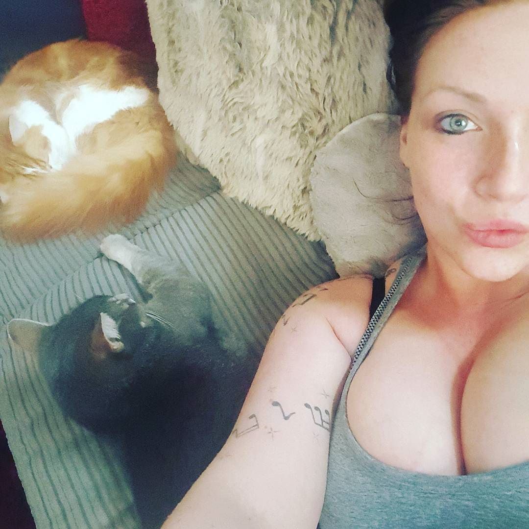 Chilling with my boos by harmonyreigns