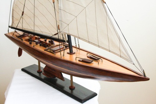 Fonte : www.pixarbay.com  - wooden model boat via tinamotta.tumblr.com