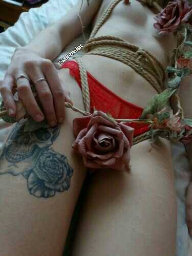 hornyropebunny:  ialienslut:  hornyropebunny:   Model:  @ialienslut  Photographer