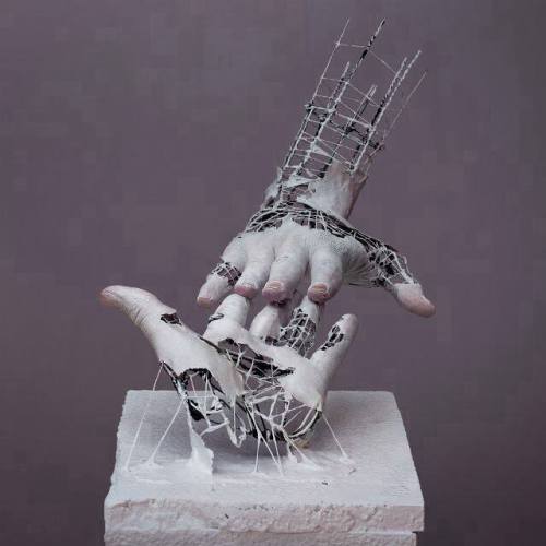 jedavu:  Incredible Digital 3D SculpturesYuichi Ikehata is a Japanese photographer and sculptor who uses 3D softwares to make impressive digital sculptures : body’s parts looking like skeletons, organic shapes of fossils and also tortured characters