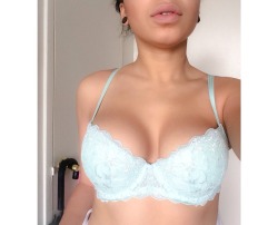 highuponsex:  Just because I love this bra!!