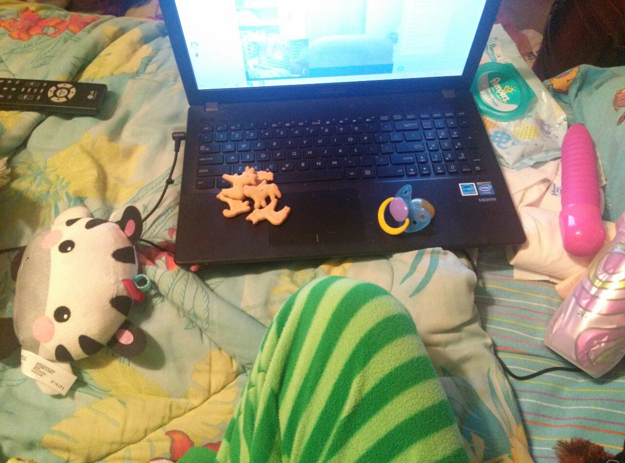 princessshteepypie:  honeybearxoxo17:princessshteepypie:  Typical Skype night wifs