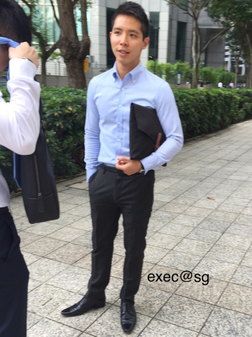 execsg: Hot young sg exec spotted @sgboyssss @sgboi @sgsexyboys @sghotwinksDid he forget a belt?