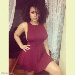 sshjustafreak:  allthickwomen:  Winny Munoz  I’ll be damned if she doesn’t look like my ex!