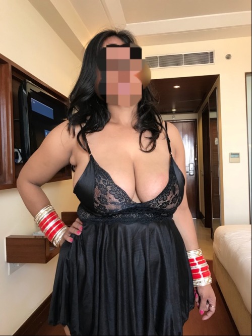 sammreena2018: Wht a curvy hot wife man