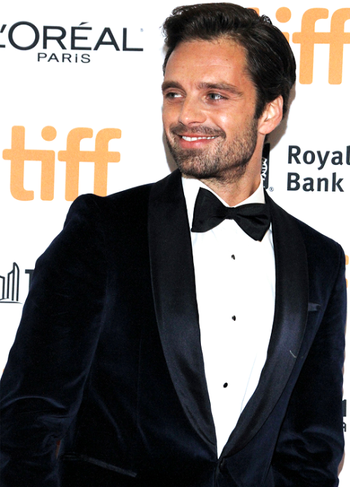 ageofultron:Sebastian Stan attends the ‘I, Tonya’ premiere at Princess of Wales Theatre 