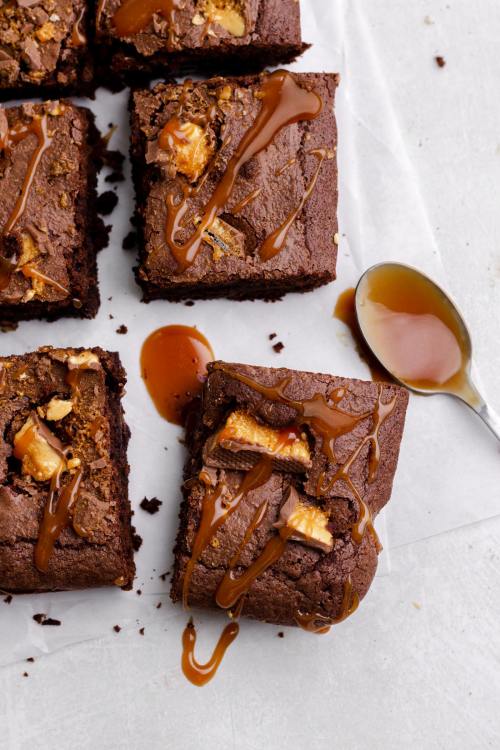 Sex sweetoothgirl:  Caramel Honeycomb Brownies pictures