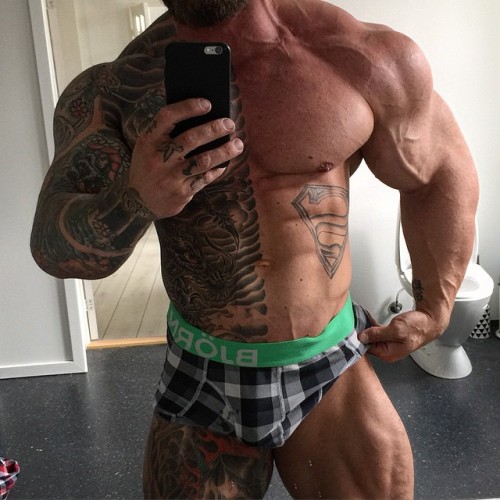 Porn bodybuilers4worship:  drwannabe:Soren Falby photos