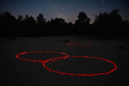 eiruvsq:  Photographer & Artist:Nicolas Rivals“LA LINEA ROJA”“Une ligne rouge tissée au fil d’un voyage à travers l’Espagne, pour relier l’Homme à la nature. Une ligne rouge pour fixer un instant de poésie, le temps d’une nuit. Des