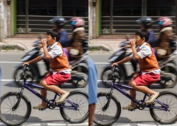 Riding a bicycle This is a 3D photo, cross