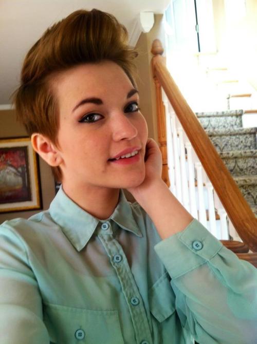 lesbianswholooklikeumlesbians:  Rachel. 17. Georgia. I like coffee with my philosophical conversations. deathbyblowjob.tumblr.com or click my picture. c: 