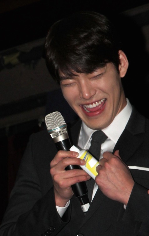 150424 WooBin @ Taiwan Press Conf.Smile,smile,smile ～ he just want the whitening toothpaste ^^