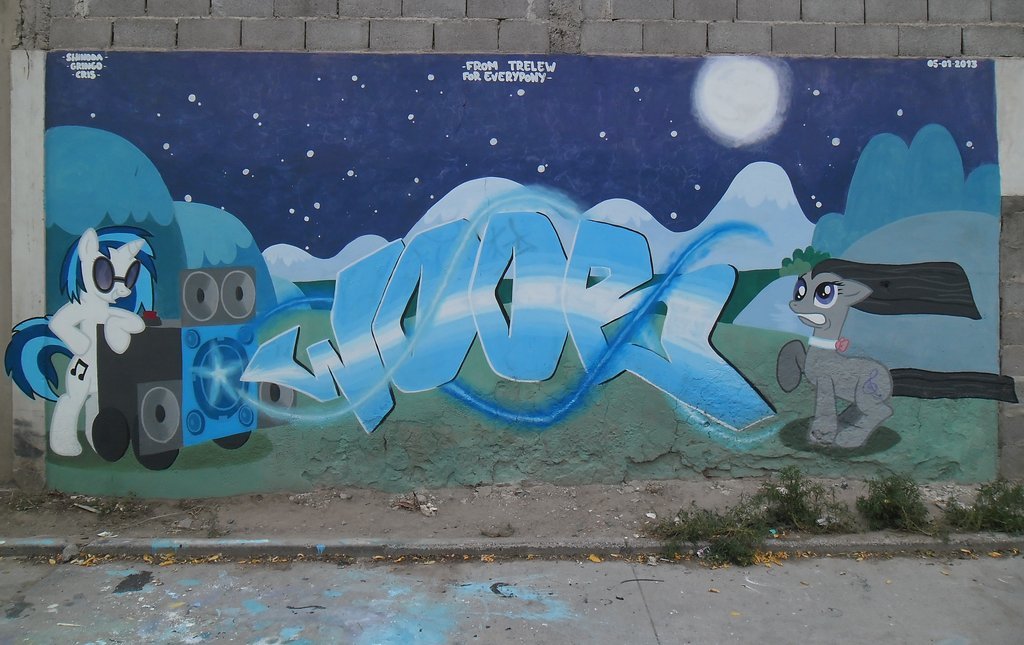ecmajor:freaky-pixie:  My Little Pony Grafitti by by *ShinodaGE  Oh man, Shinoda’s