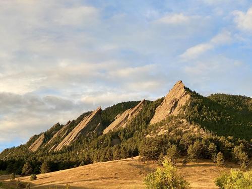 oneshotolive:  Lots of flatirons, Boulder CO [OC] [3216x2412] 📷: TommyROAR 