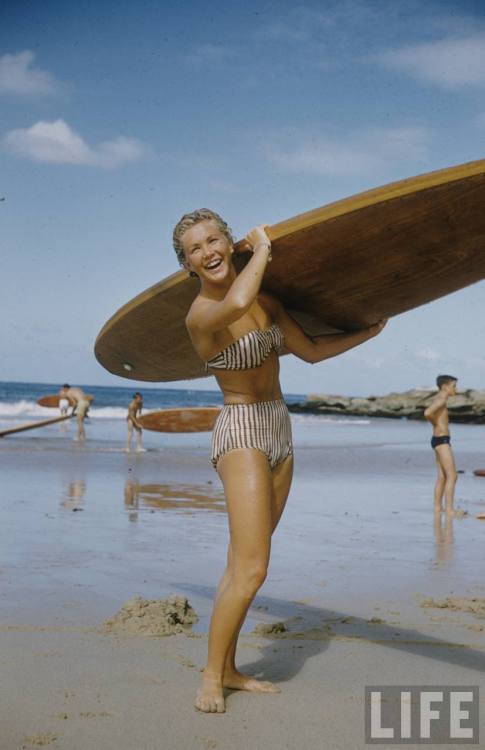 Surfing in Australia(John Dominis. 1958)