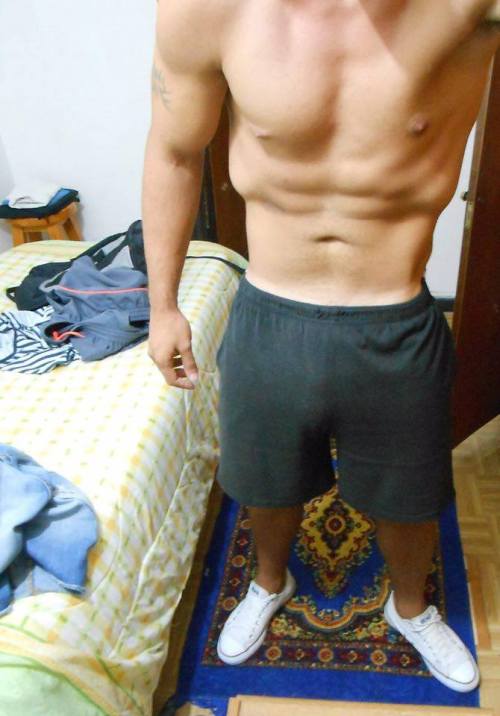 nickexhib:  My Abs.