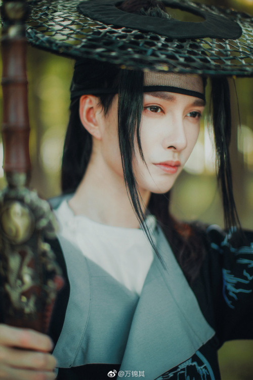 yansanniang: 【仗剑行】 @万锦其 Traditional Chinese Hanfu - Type: Yuanlingpao/圆领袍 (round-collar robe). The h