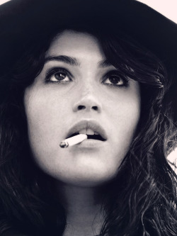 sylviagetyourheadouttheoven:  Gemma Arterton - Un-Titled