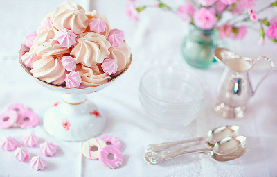 rainingteadrops:
“ Meringues (by Sasha L’Estrange-Bell) on flickr
”