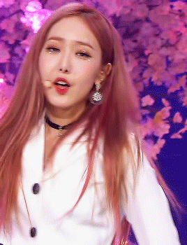 smileyuju: sinb / time for the moon night x 180520 Inkigayo