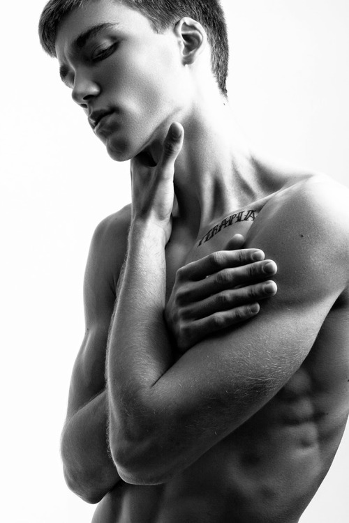 ebodamen:  lesguys: Marc Lüloh by Joey Leo