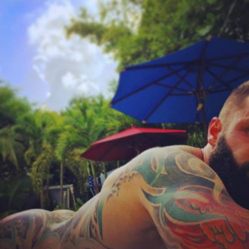 tankjoey: On #nopantsfriday I can’t help but wish I was back in Miami at the pool to really give a g
