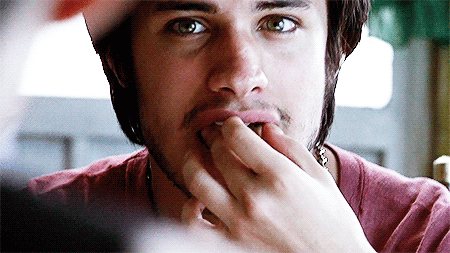 asilversnake:   Amores perros (2000), dir: Alejandro González Iñárritu.