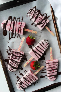 verticalfood:  Chocolate Covered Strawberry