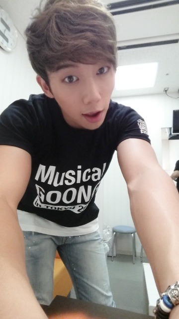 fuckyeahukiss:  GoonMorning~~^^ もう せんしゅうらく…!  さいごまで