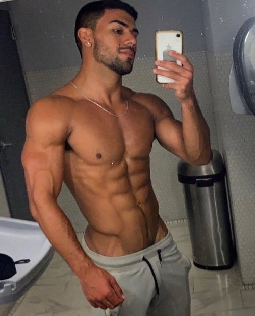 It’s that season again! I’m typing this wearing grey sweatpants hahaSEE MORE HOT GUYS HERE 