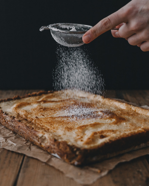 sweetoothgirl: Lemon Bar Cheesecake Squares with Biscoff Cookie Crust