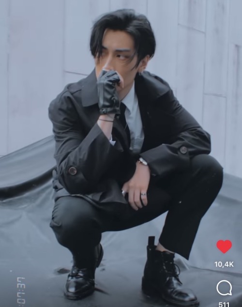 CAN HE PLEASE NOT OMFG