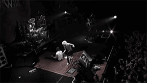 diabolos20:  Toshiya gives a hand to Kyo~~ (Sorry for the quality) 