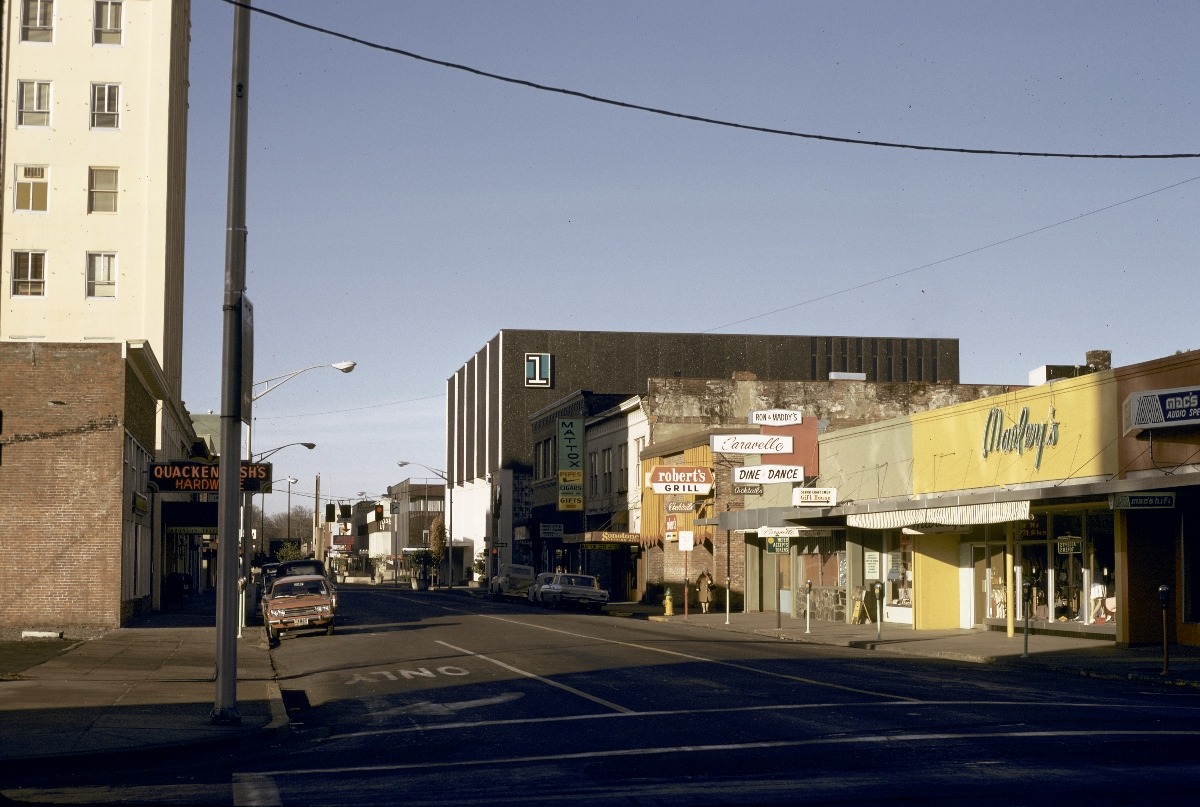 memoriastoica:East Broadway to west from Pearl Street, Eugene, Oregon. Circa 1972.