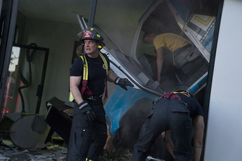 9-1-1:  “Under Pressure” episodic photos