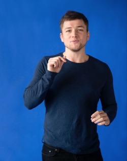 braemax:  why does it look like taron is